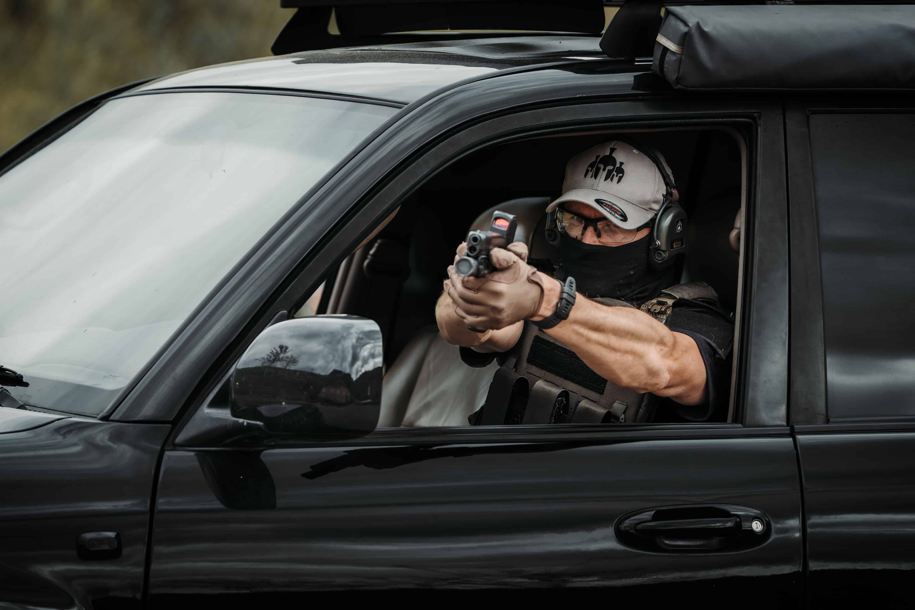 Pistole: Defensives Schießen mit Ausnutzung eines Autos Level 1