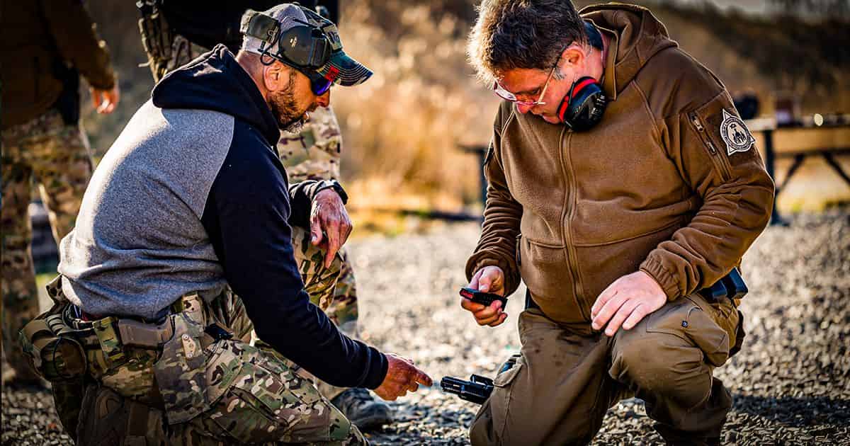 Pistole: Schießen mit Verletzung