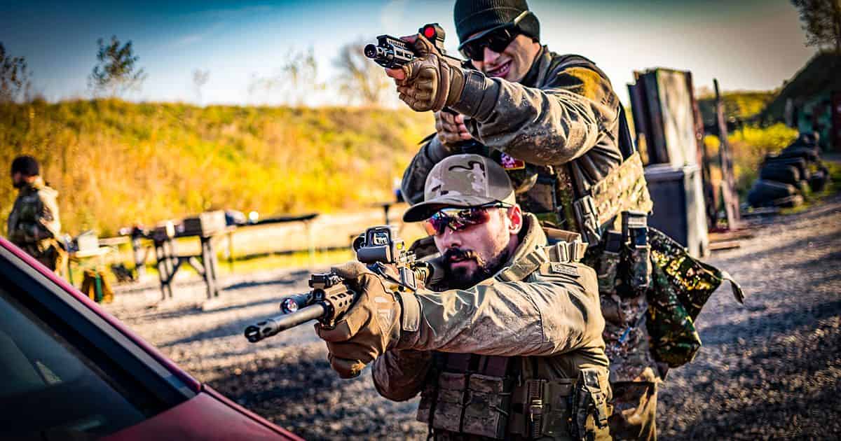 Gewehr: Defensives Schießen mit Ausnutzung eines Autos Level 2