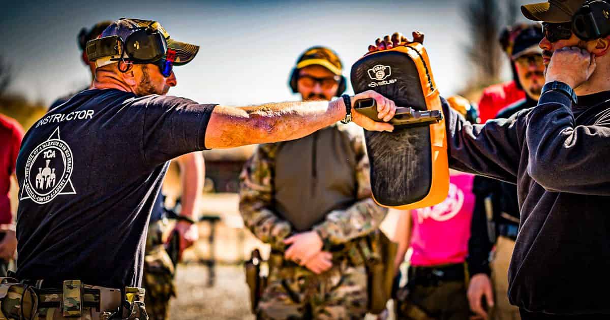 Pistole: Waffenbefreiungstechniken in Krisensituationen