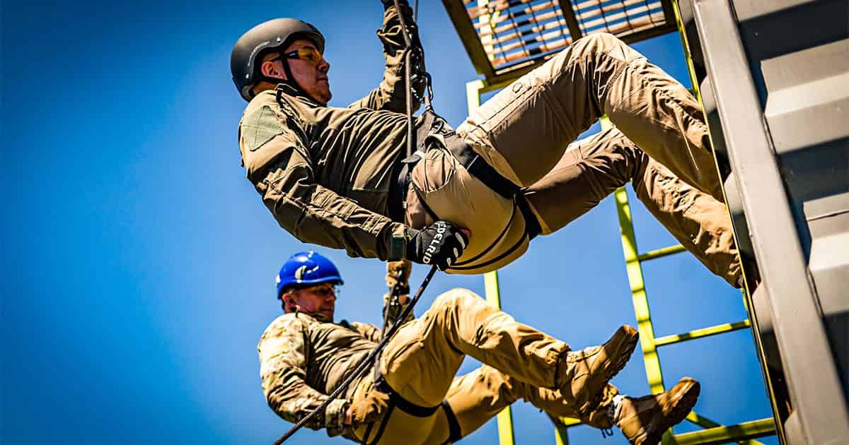 Kurs: Grundlagen des taktischen Abseilens (fast-rope)